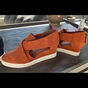 Tan cutout sneaker wedges size 9